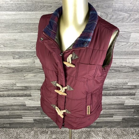 LEGENDARY WHITETAILS Jackets & Blazers - LEGENDARY WHITETAILS Zip & Snap Toggle Buttons Maroon Quilted Vest Women's Small